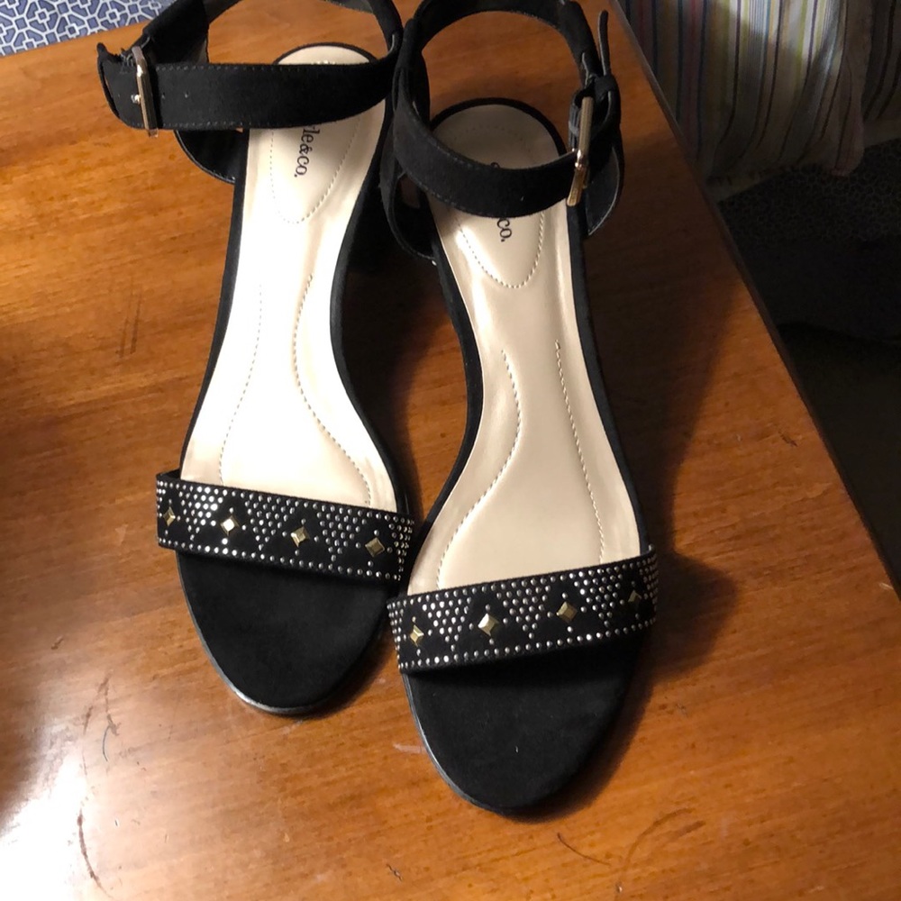 Shoes - Picture 2 of 4